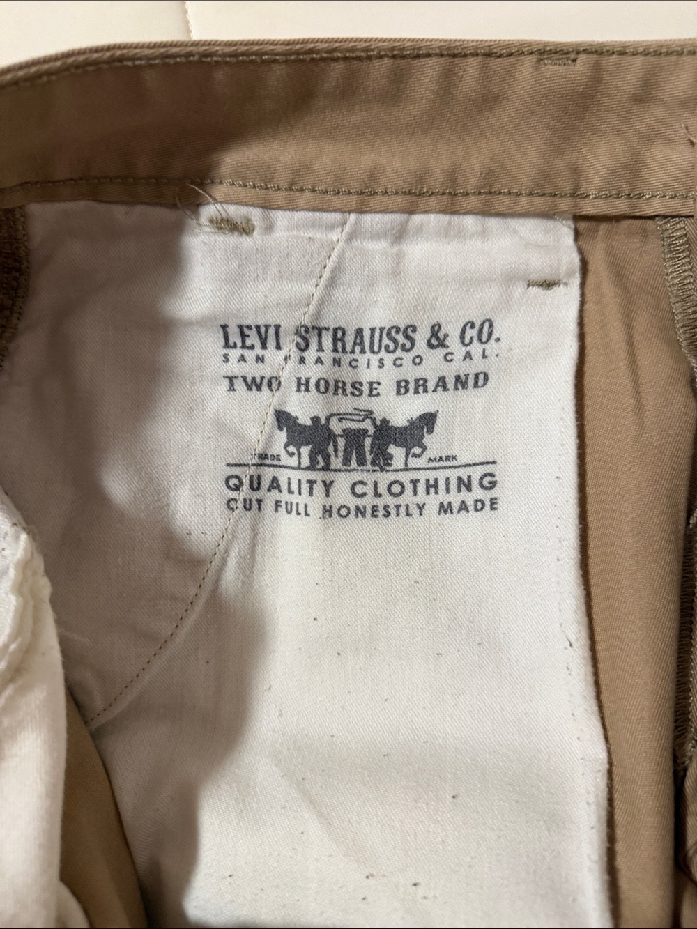 Levi's Men's Cargo Shorts in Khaki Brown - Picture 5 of 6
